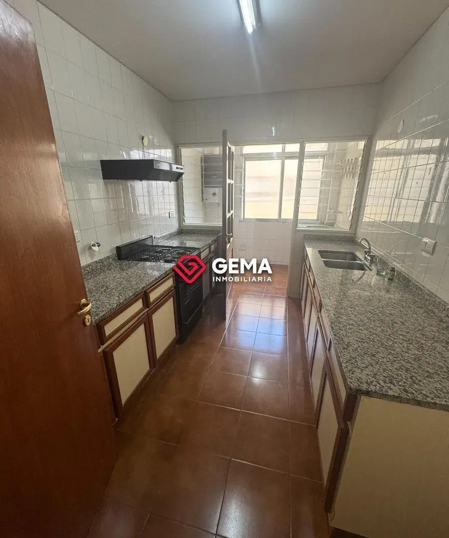 Departamento en ALQUILER en Caseros al 200 4
