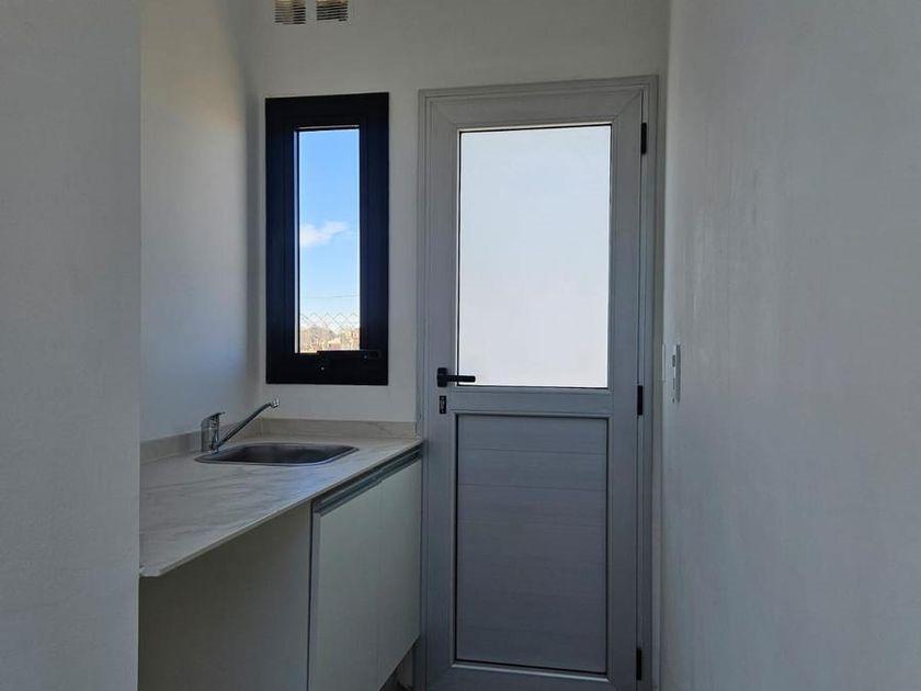Foto de SE VENDE CASA DE 2 DORMITORIOS A ESTRENAR EN JUAREZ CELMAN, imagen 2