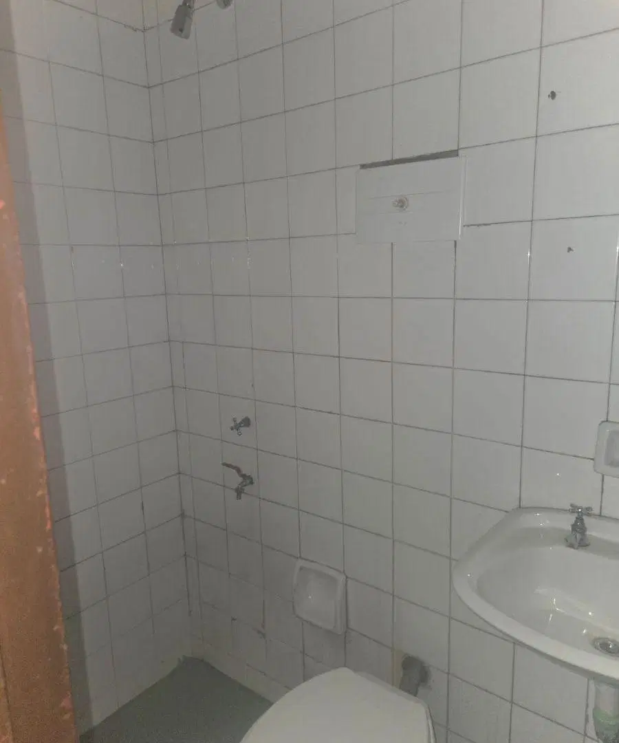SE ALQUILA LOCAL COMERCIAL EN ALBERDI-ZONA CENTRAL DE POLICIA 4