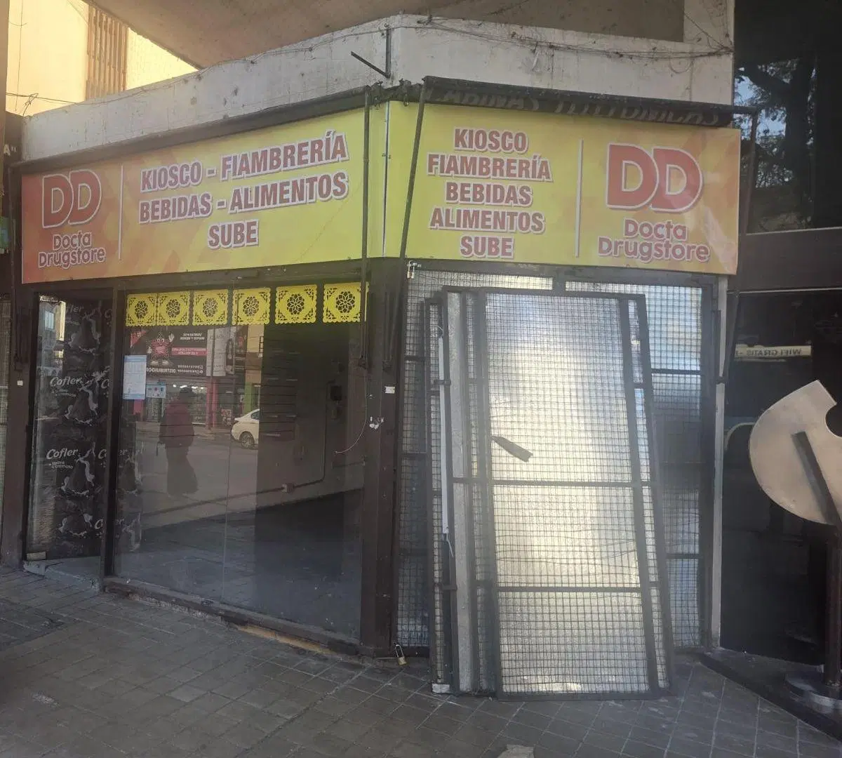 SE ALQUILA LOCAL COMERCIAL EN ALBERDI-ZONA CENTRAL DE POLICIA 5