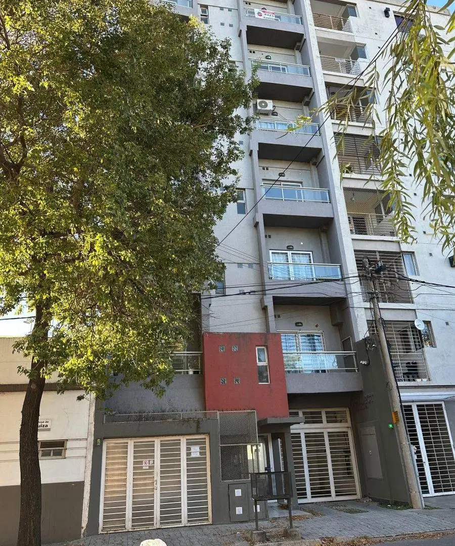 URQUIZA 3500 VENTA COCHERA ÚNICA, PLANTA BAJA AL FRRNTE. BUENA ALTURA POSIBILIDAD DE HACER ENTREPISO 3