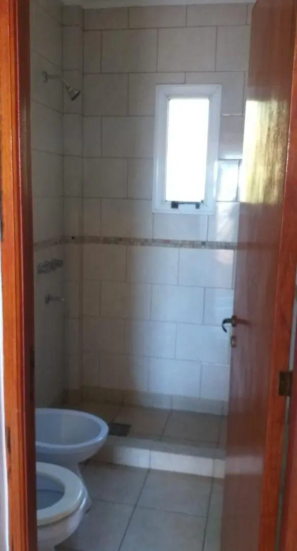 ALQUILER departamento de 1 dormitorio:
JUAN DEL CAMPILLO 2726 Piso 2 Dto. 6 por escalera.- 5