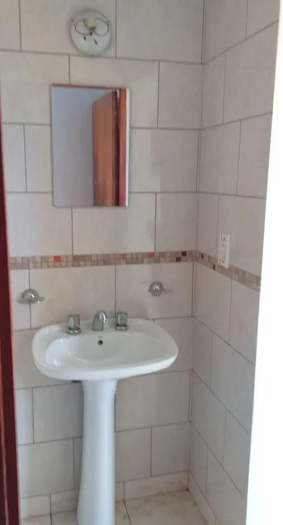 ALQUILER departamento de 1 dormitorio:
JUAN DEL CAMPILLO 2726 Piso 2 Dto. 6 por escalera.- 1