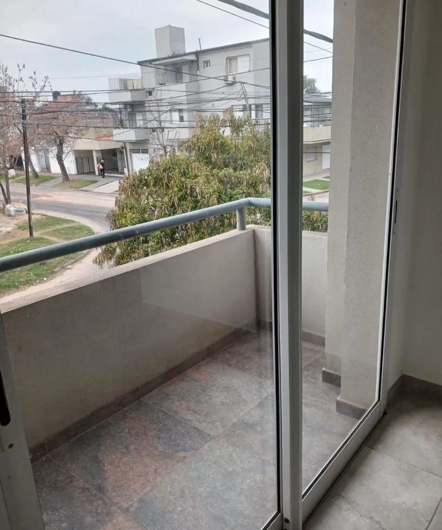 REGIS MARTINEZ 1907 PISO 2 X ESCALERA. NO ACEPTAN MASCOTAS 2