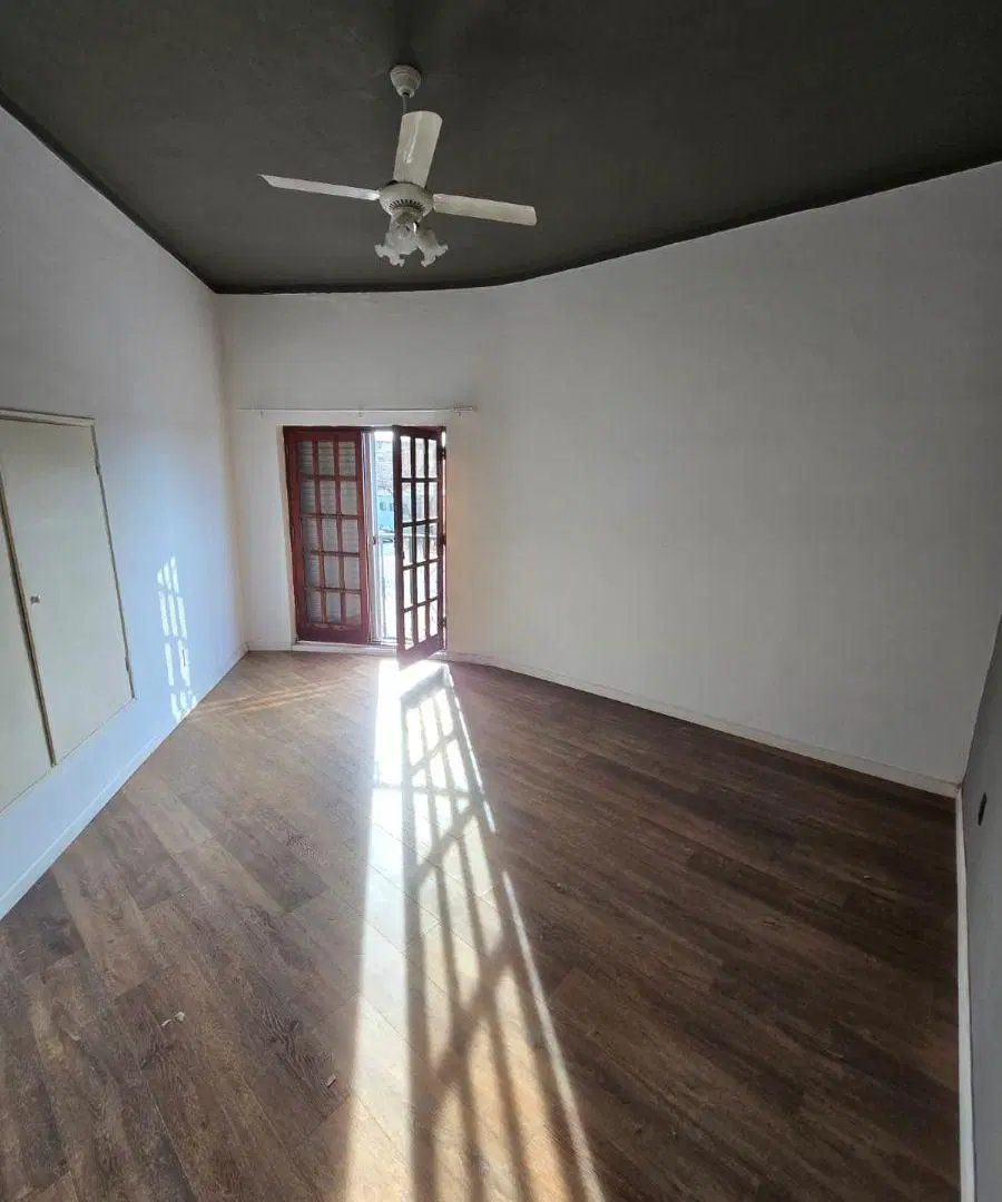 ALQUILER: Luciano Molinas 3609 esquina Avenida López y Planes Casa en Planta Alta de 2 dormitorios 3