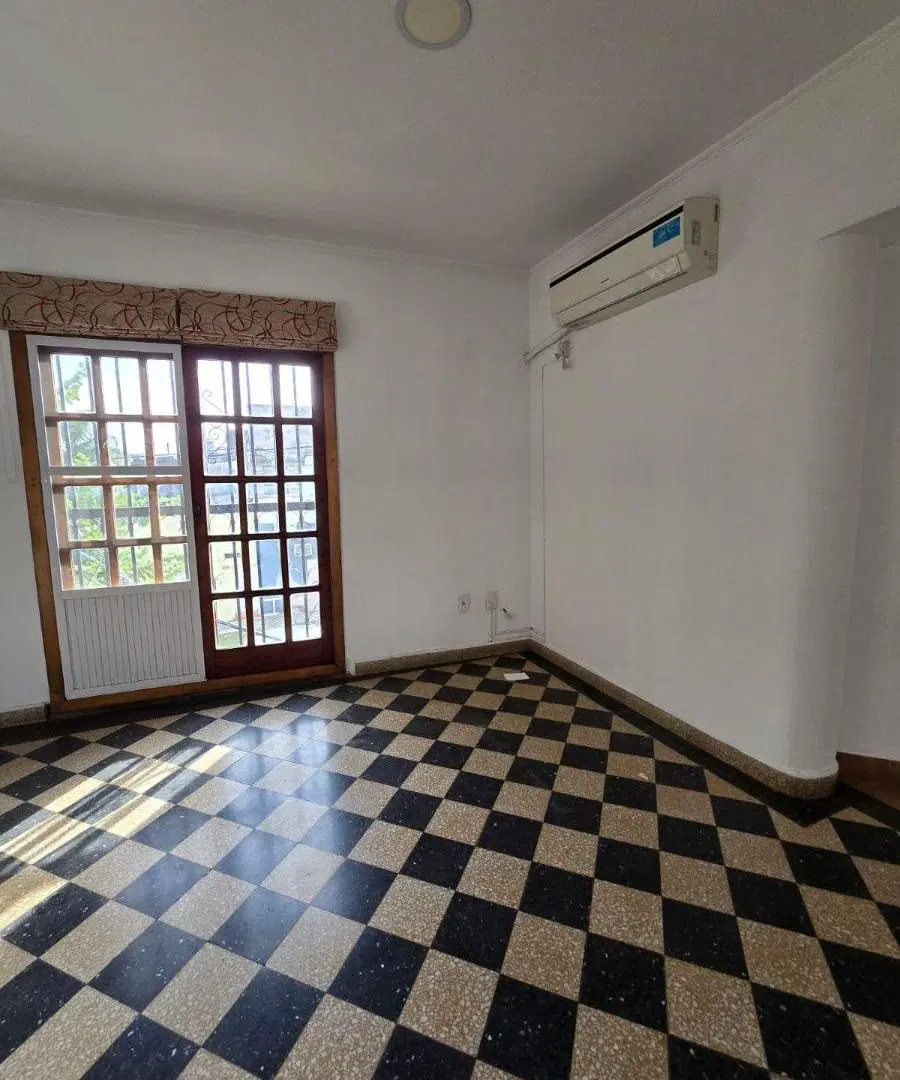 ALQUILER: Luciano Molinas 3609 esquina Avenida López y Planes Casa en Planta Alta de 2 dormitorios 8