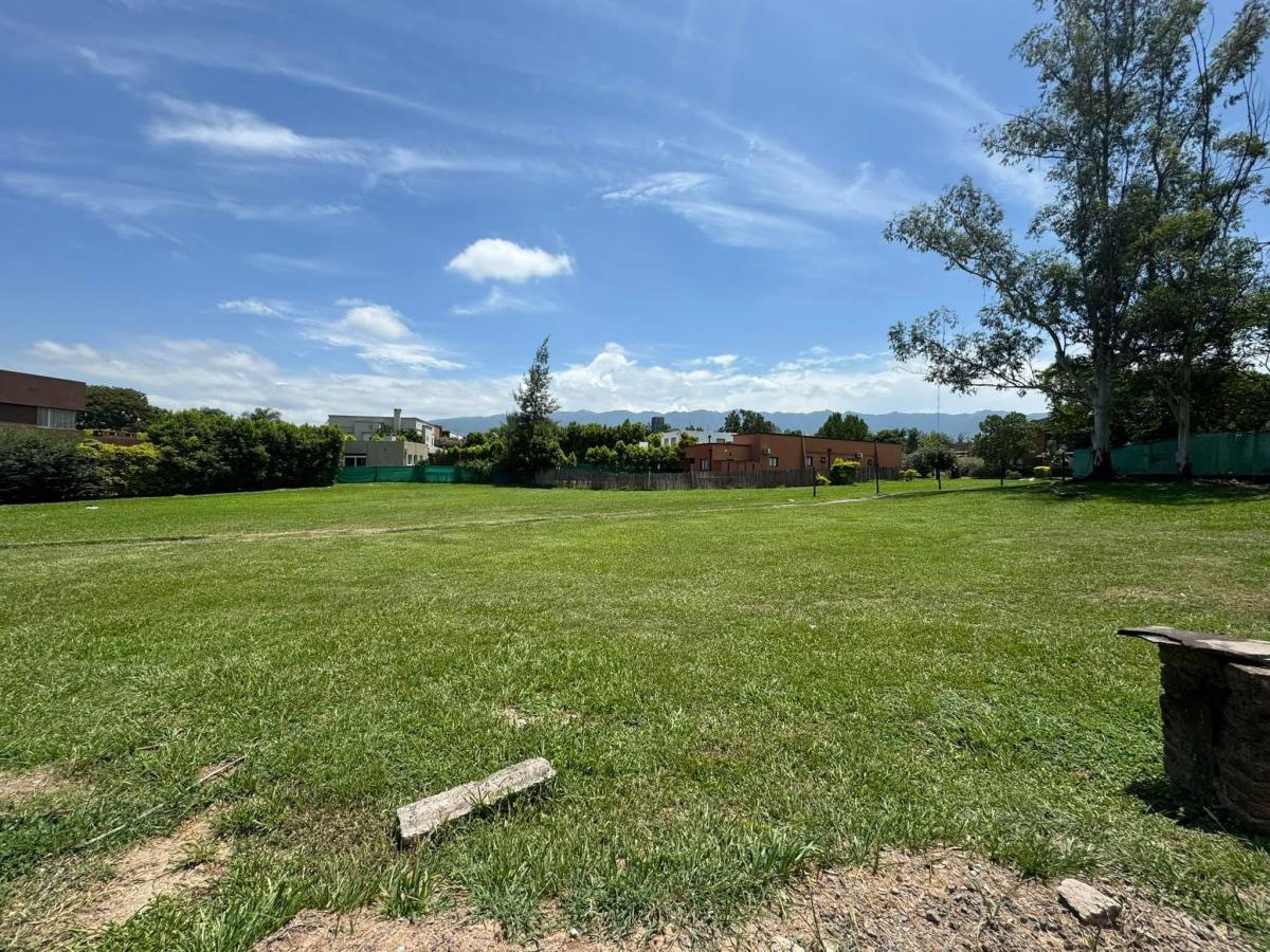 En Venta! Lote Central con Escritura Country Pilar Yb 5