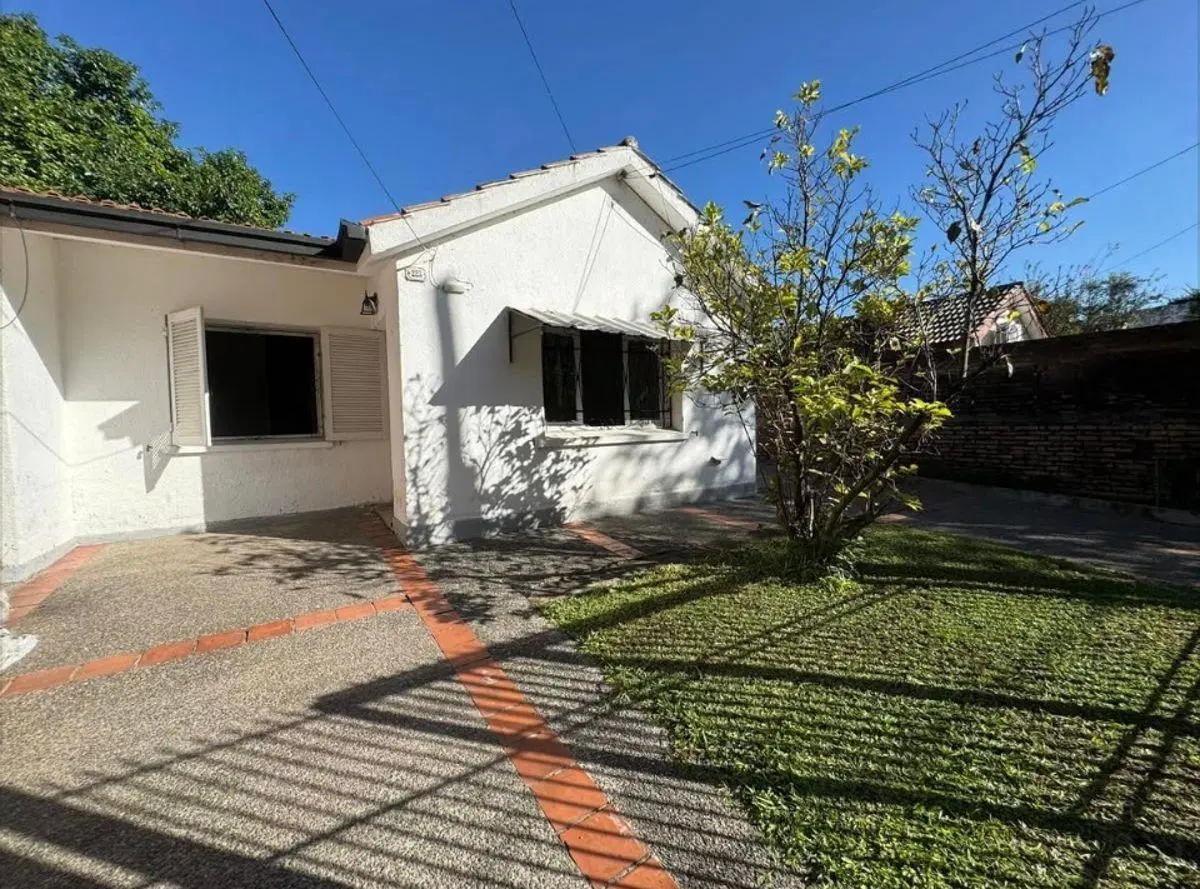 Casa en alquiler zona parque Guillermina 2