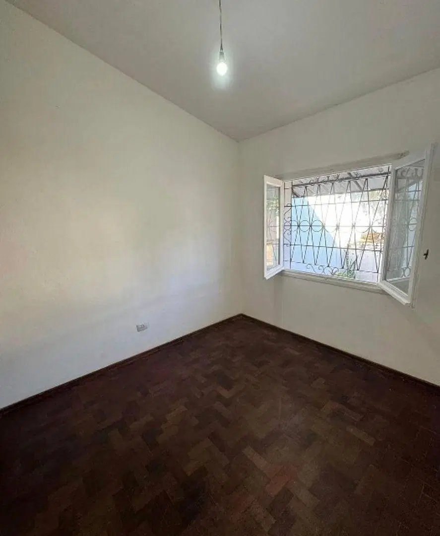 Casa en alquiler zona parque Guillermina 5