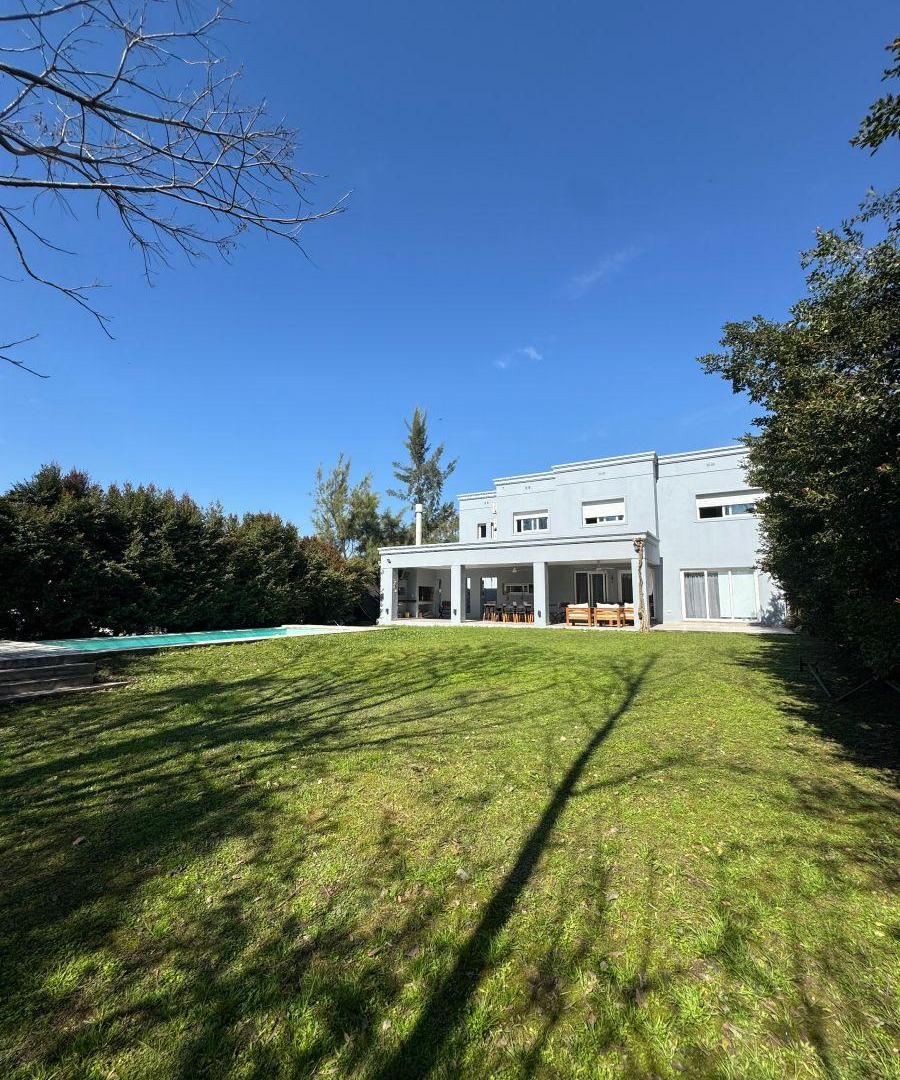 Foto de Importante Residencia en Country El Nogal Yerba Buena en Venta, imagen 1