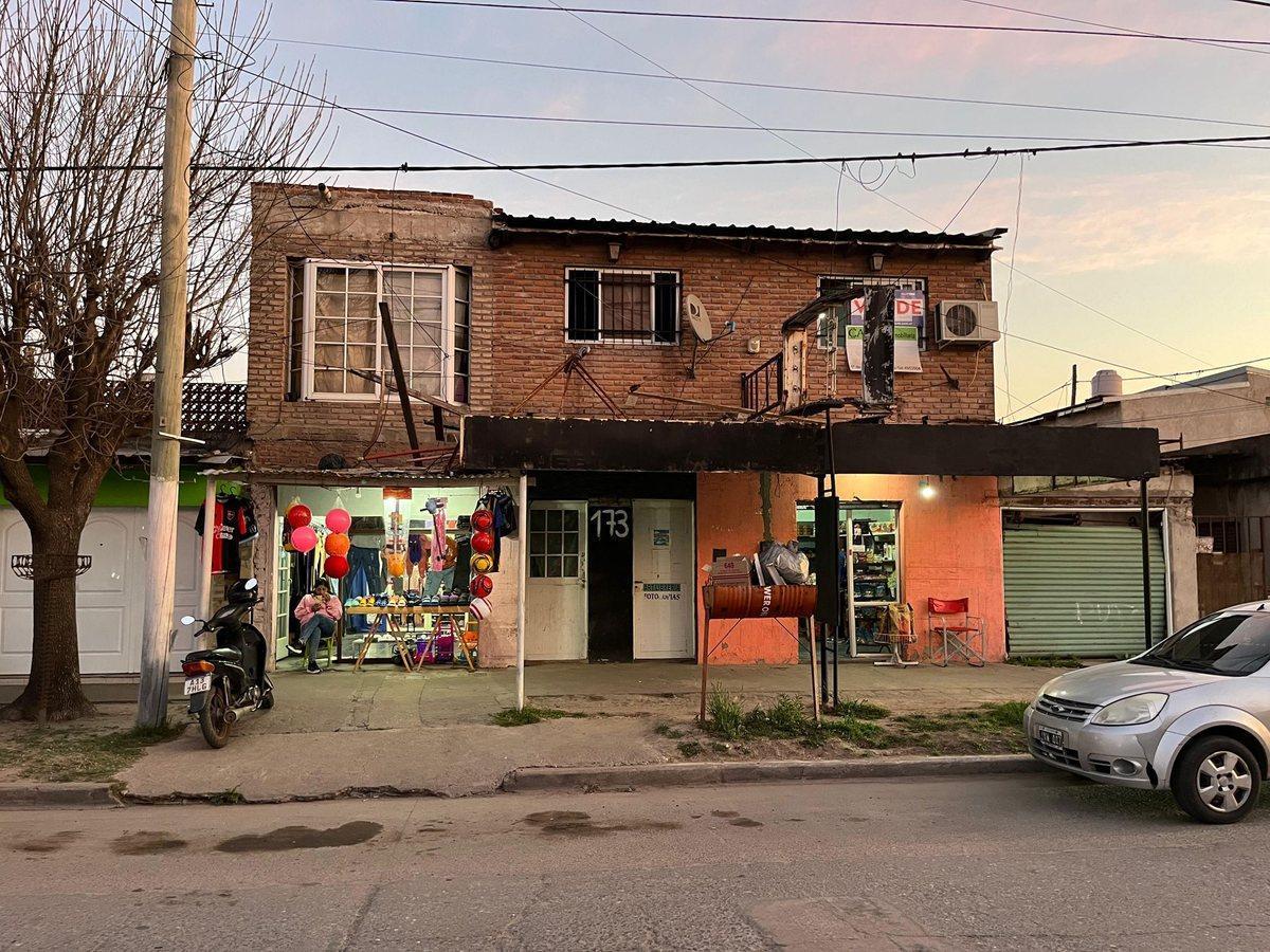 Venta Casa con 2 Locales en Pb y 2 Deptos en Pa 4