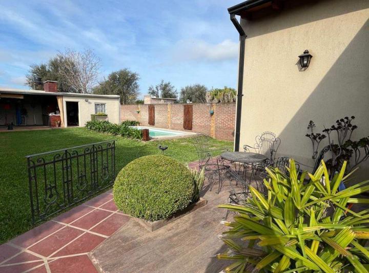 VENTA CASA 2 DORMITORIOS CON PILETA PUEBLO ESTHER 3