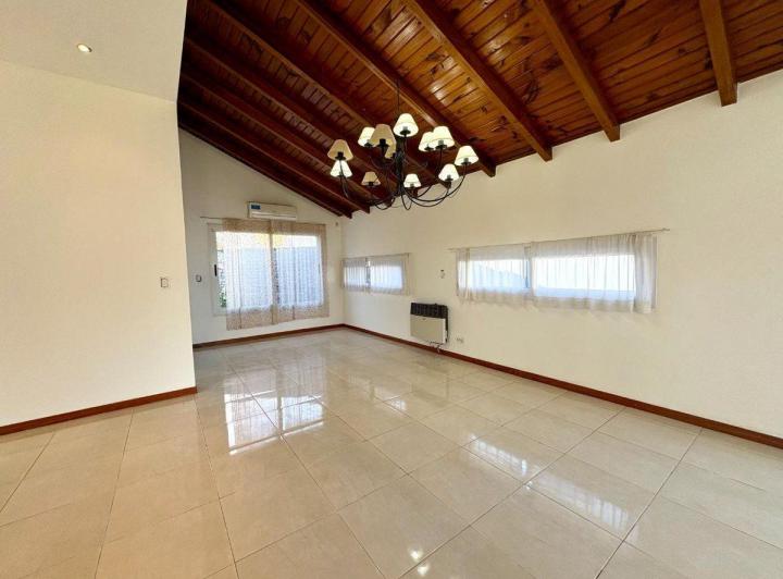 VENTA CASA 4 DORMITORIOS FUNES 4