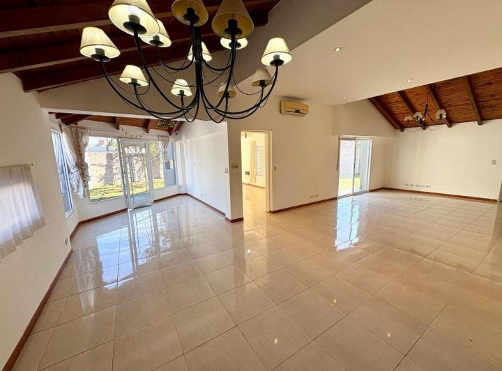 VENTA CASA 4 DORMITORIOS FUNES 3