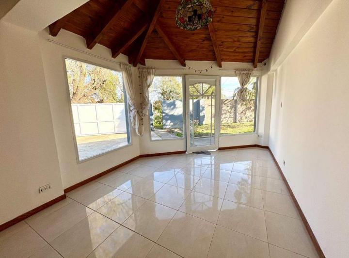 VENTA CASA 4 DORMITORIOS FUNES 5
