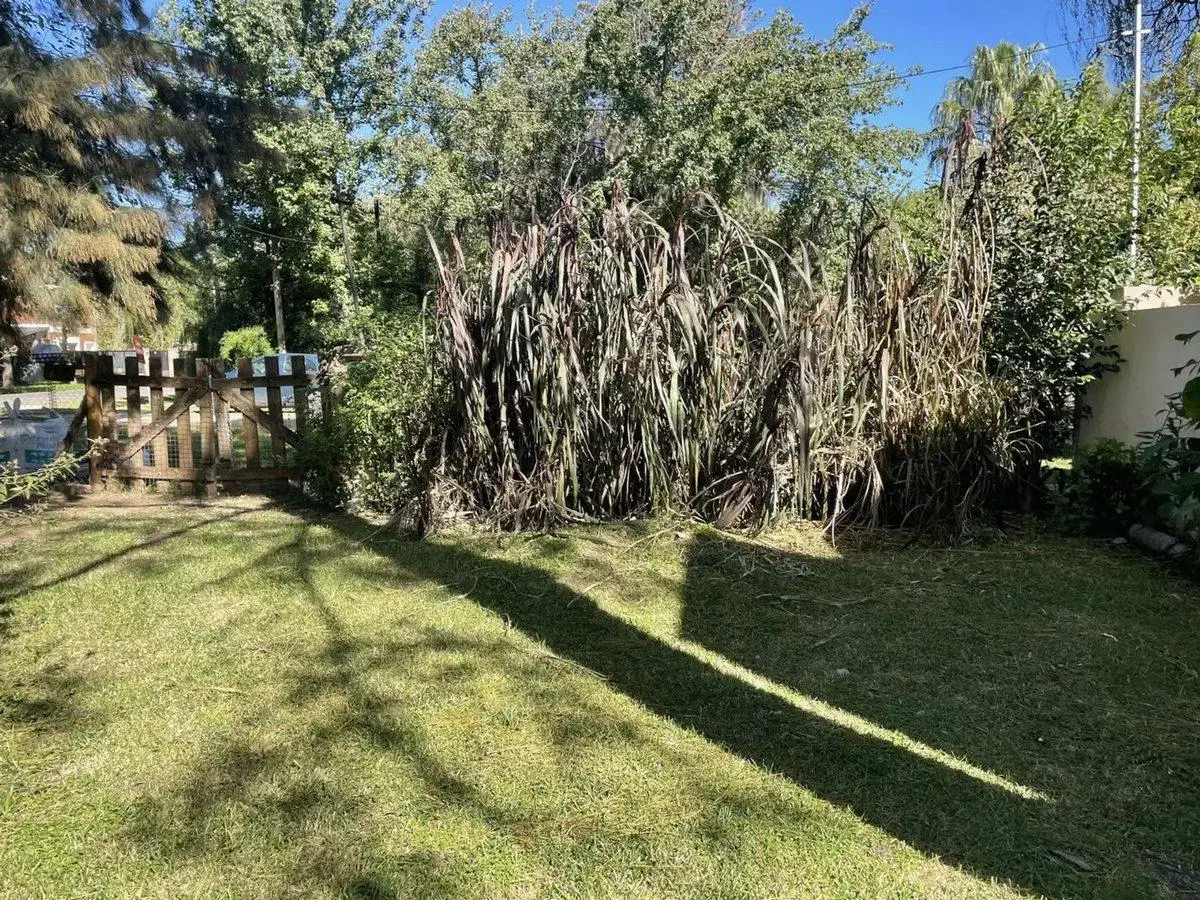 VENTA LOTE CON EDIFICACION Y PILETA FUNES SANTA FE 2