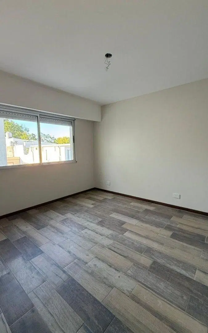 VENTA SEMI PISO 2 DORMITORIOS COCHERA REFINERIA 5