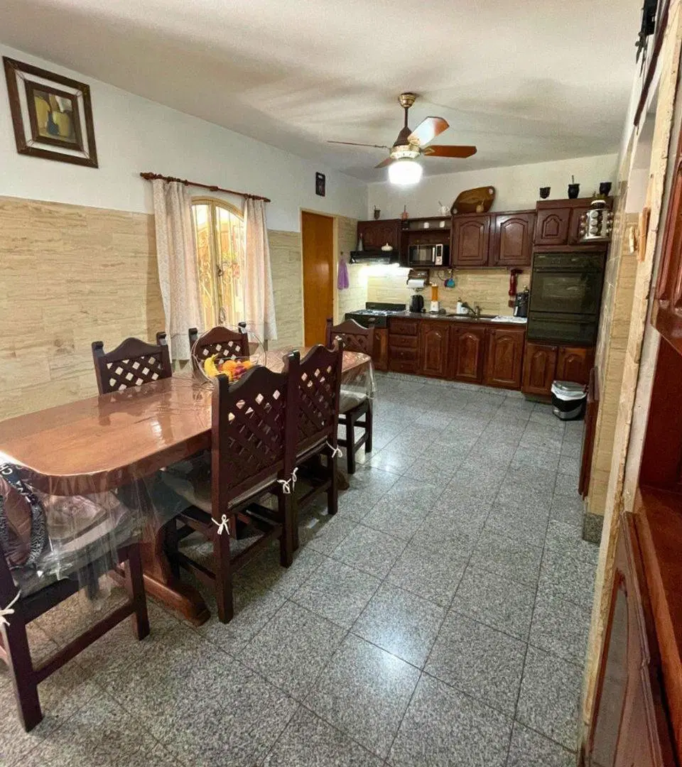 VENTA CASA 4 DORMITORIOS C/PATIO ALTOS DE ALBERDI 4
