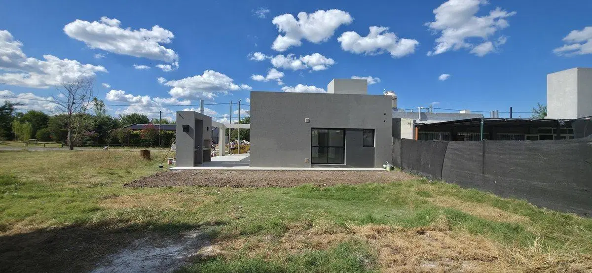 VENTA CASA 2 DORMI CON COCHERA TDS3 SECTOR A 4