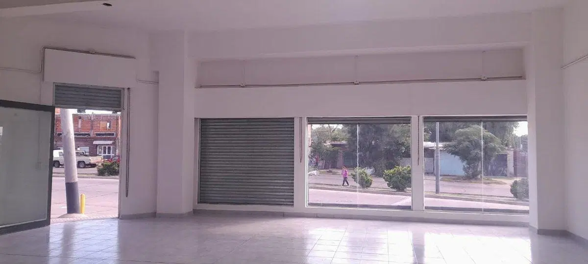 LOCAL COMERCIAL EN VENTA 232 M2 BV SEGUI C/OFICINA 2