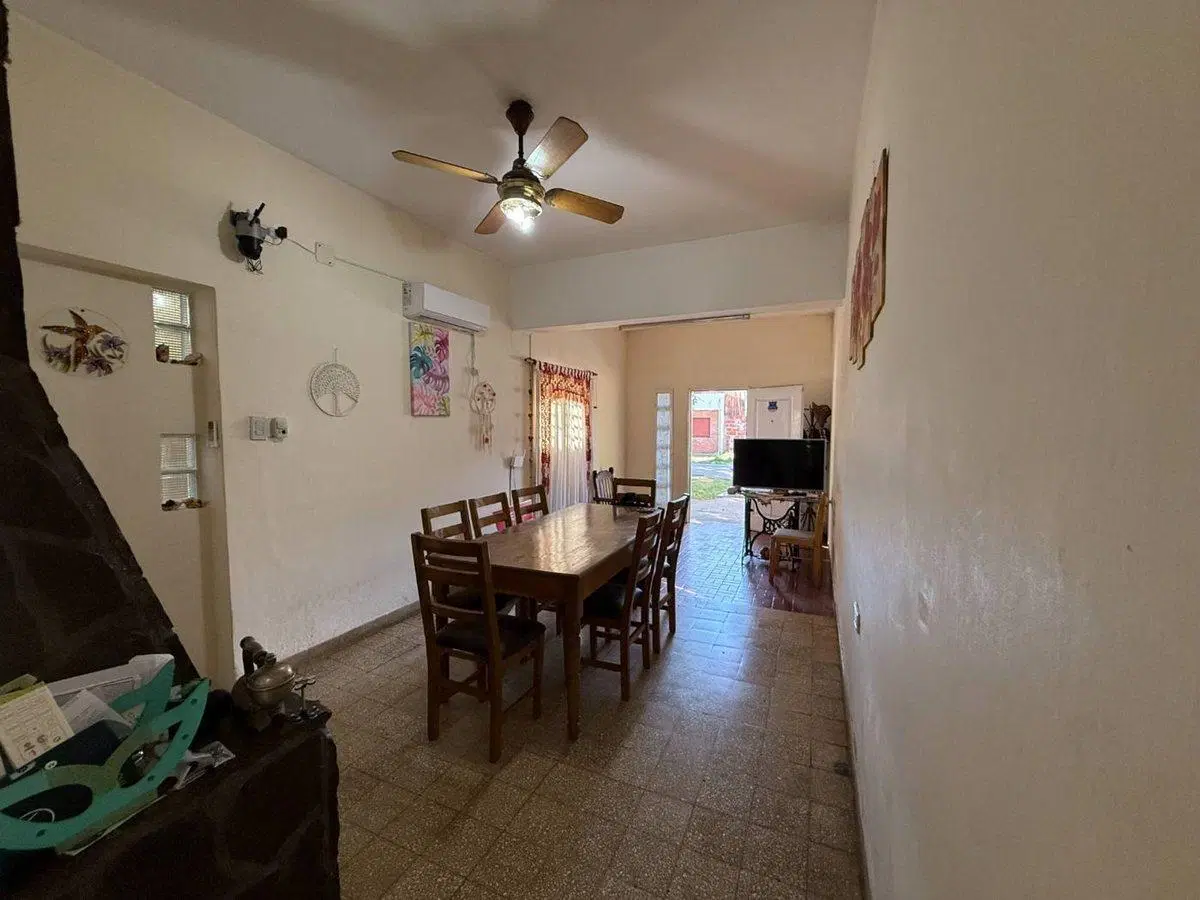 VENTA CASA 2 DORMITORIOS + COMODIN, PATIO Y PILETA 2