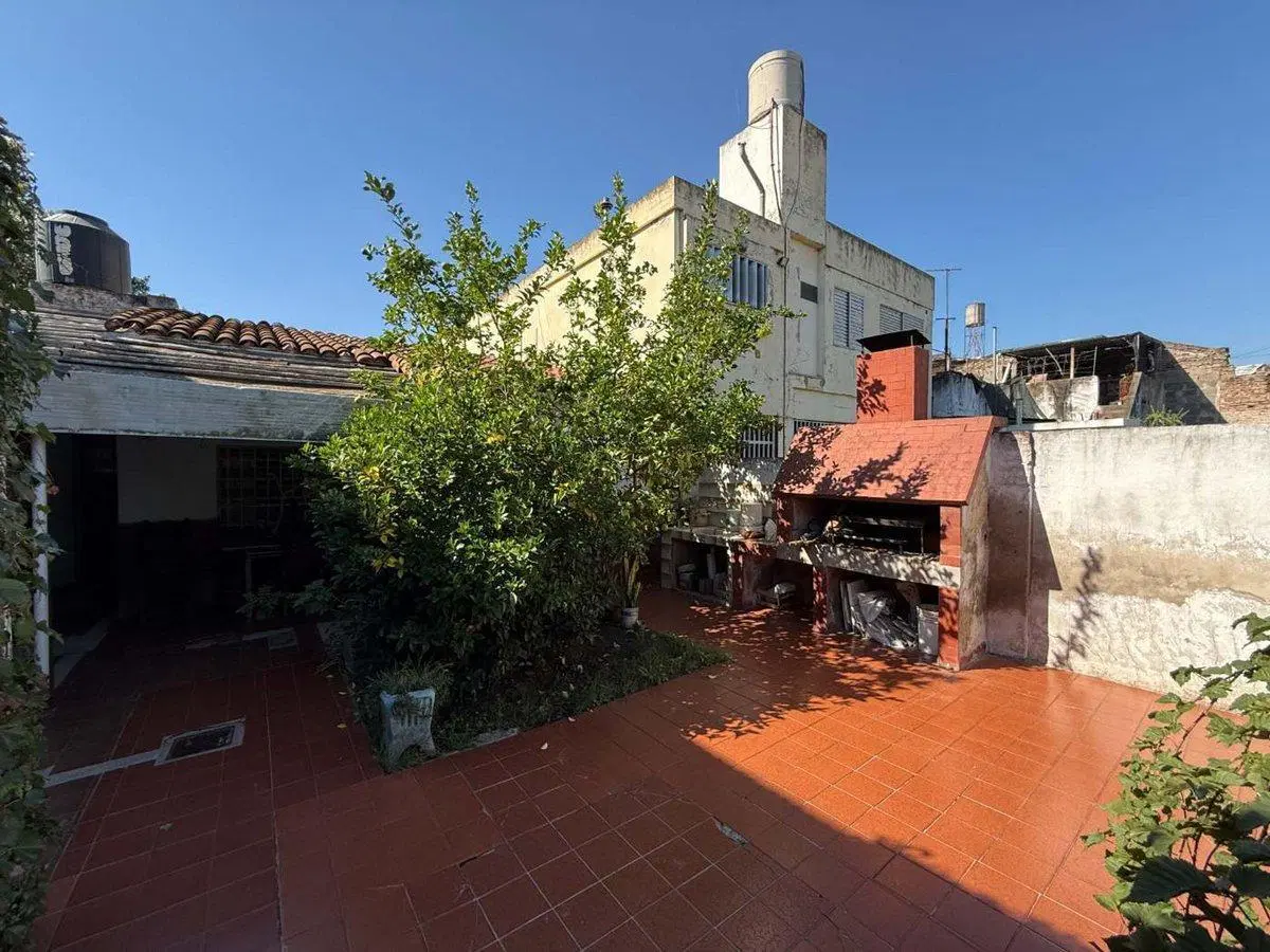 VENTA CASA 2 DORMITORIOS + COMODIN, PATIO Y PILETA 5
