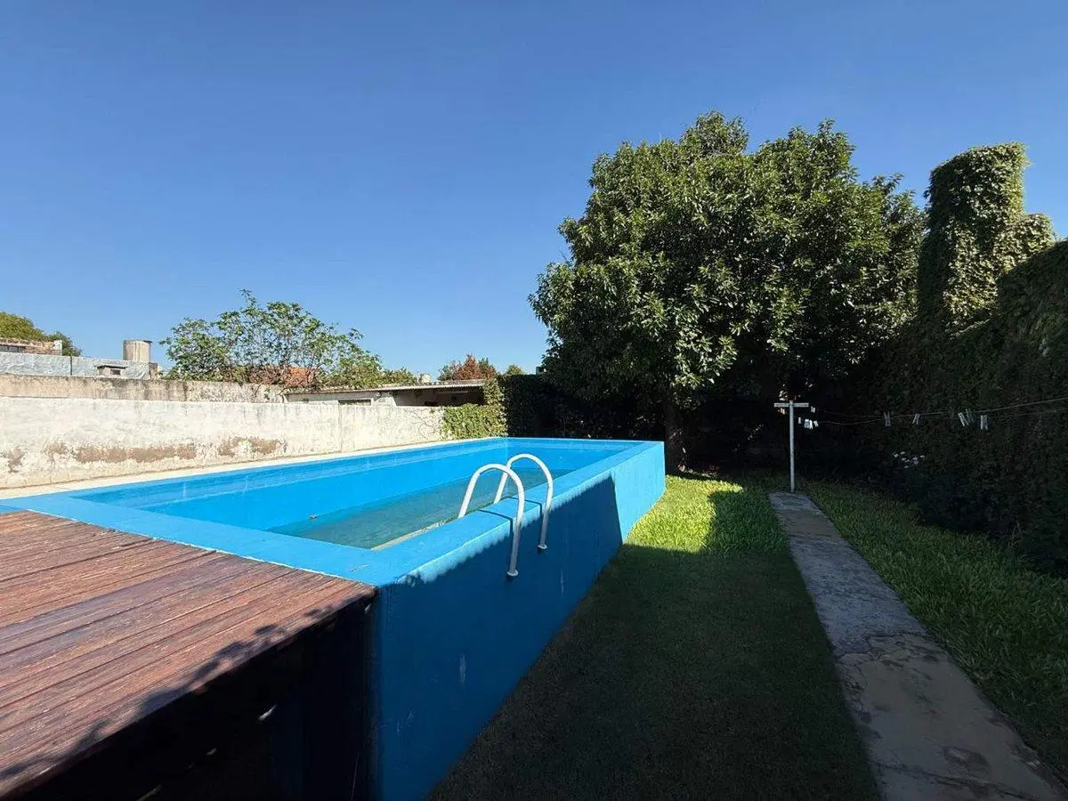 VENTA CASA 2 DORMITORIOS + COMODIN, PATIO Y PILETA 3
