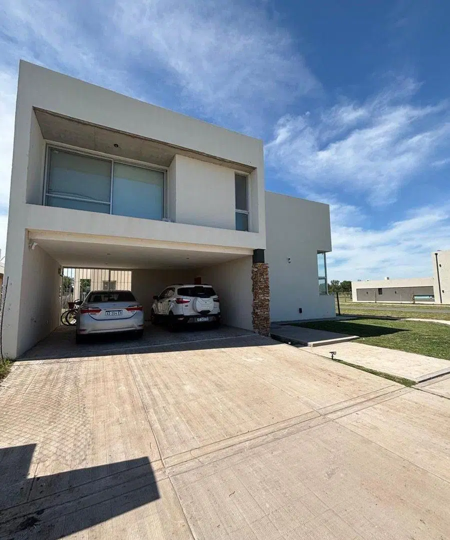 VENTA DE CASA 4 DORMITORIOS EN DON MATEO 3
