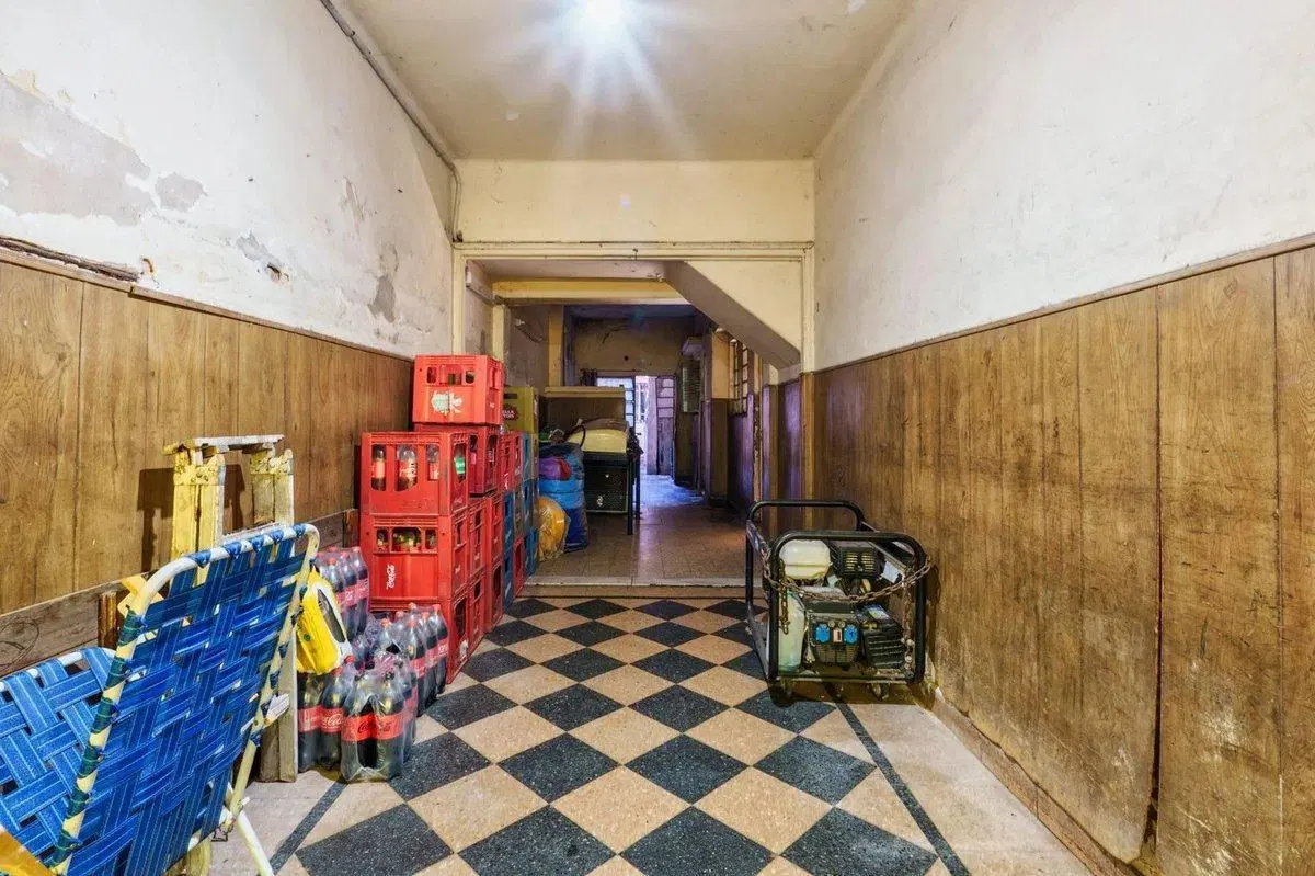 VENTA DOS CASAS Y LOCAL AL FRENTE  EN PELLEGRINI 2