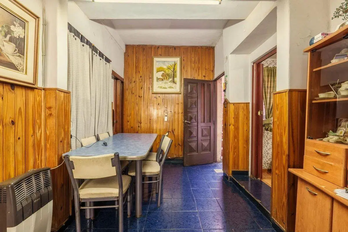 VENTA DOS CASAS Y LOCAL AL FRENTE  EN PELLEGRINI 5