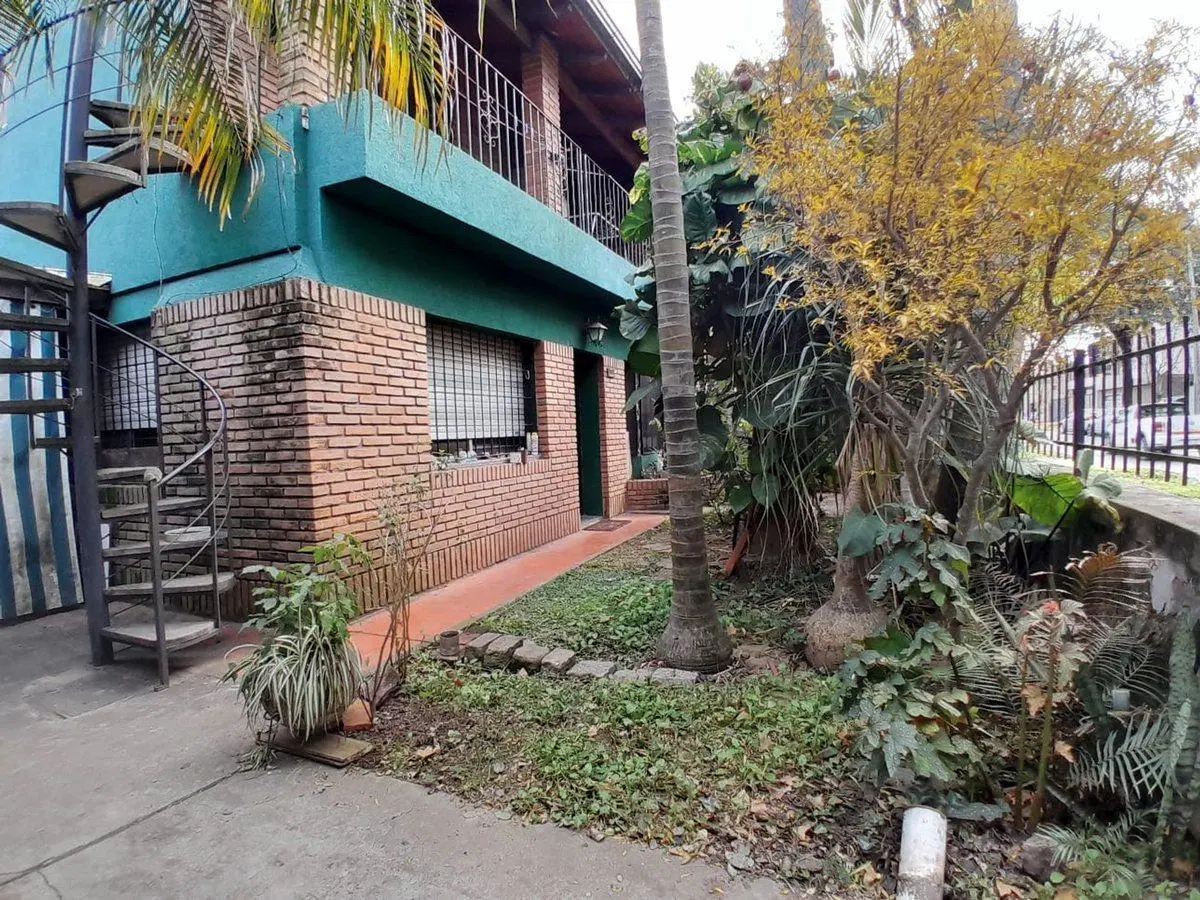 VENTA CASA- JARDIN Y DEPARTAMENTO BARRIO SARMIENTO 2