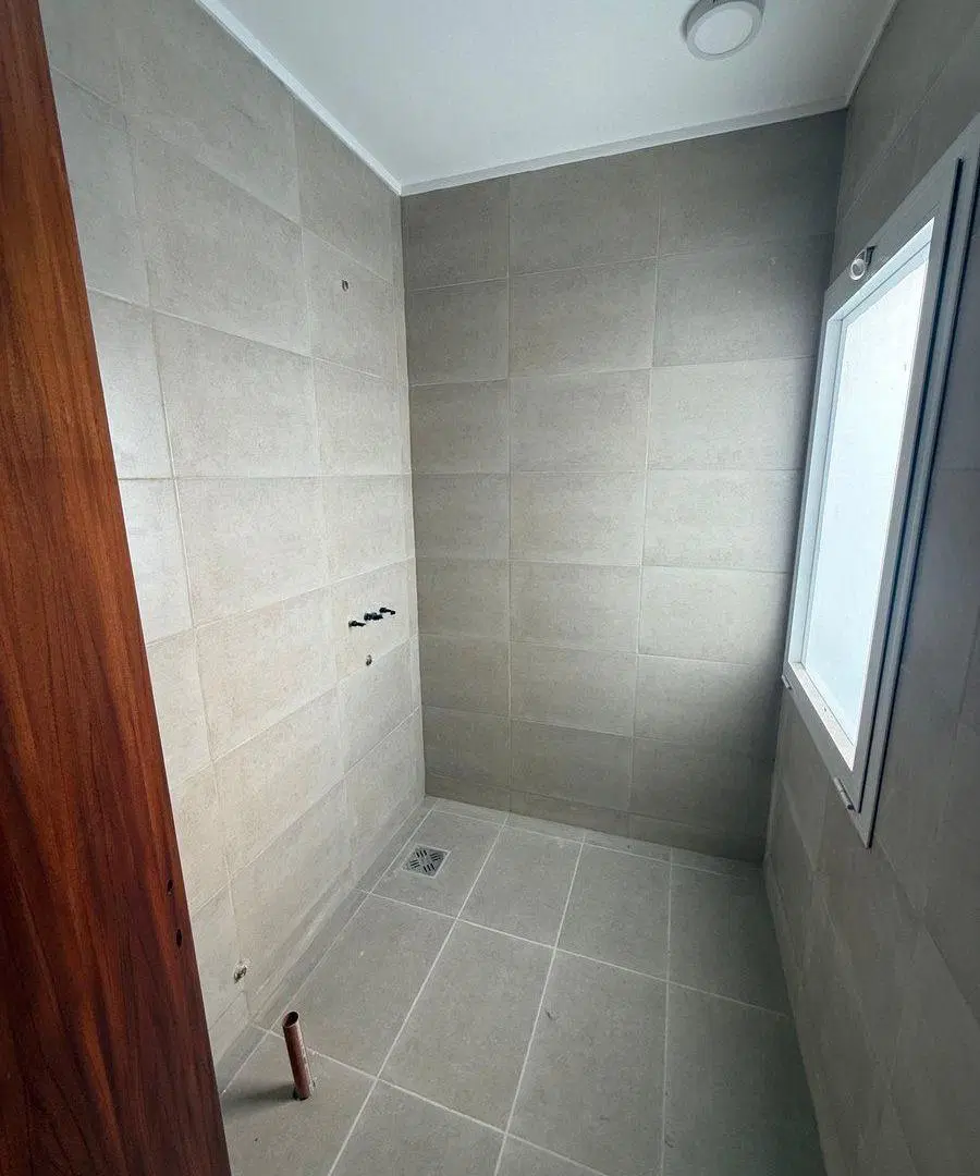 VENTA CASA DUPLEX 2 DORMITORIOS CON PATIO ROLDAN 3