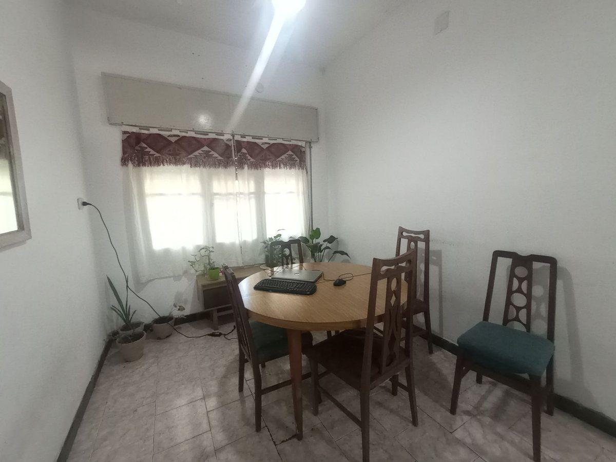 Foto de VENTA CASA 2 DORMITORIOS COCHERA PATIO Y JARDIN, imagen 3