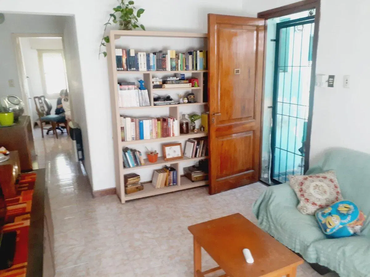VENTA CASA 2 DORMITORIOS COCHERA PATIO Y JARDIN 3