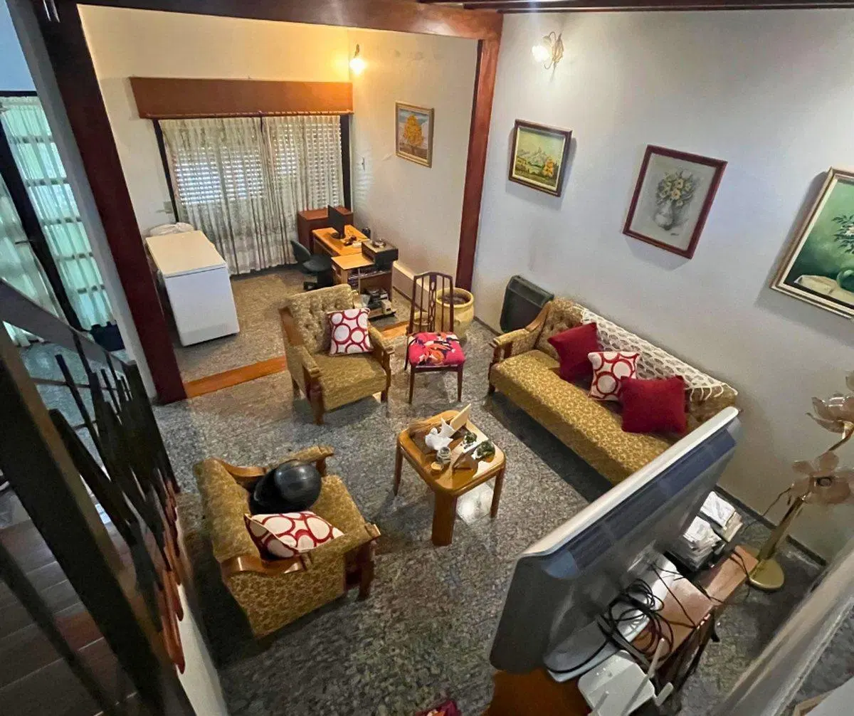 VENTA CASA 4 DORMITORIOS Y COCHERAS AZCUENAGA 4