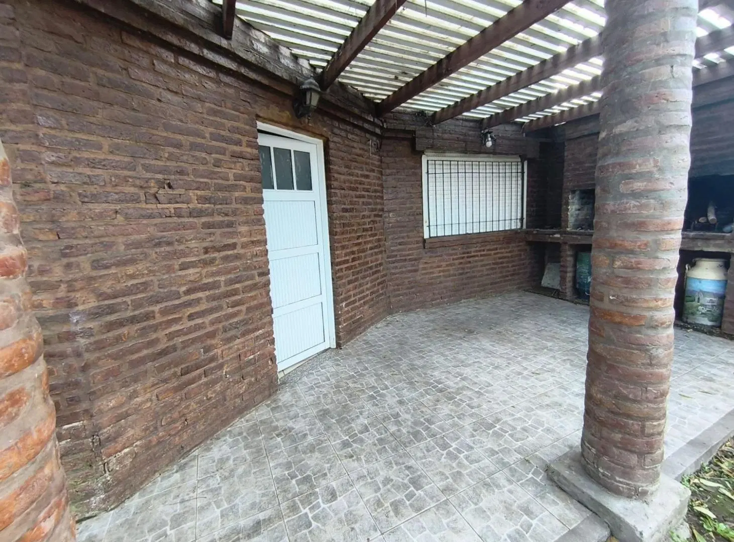 CASA EN VENTA 3DORMITORIOS FUNES A REMODELAR 3