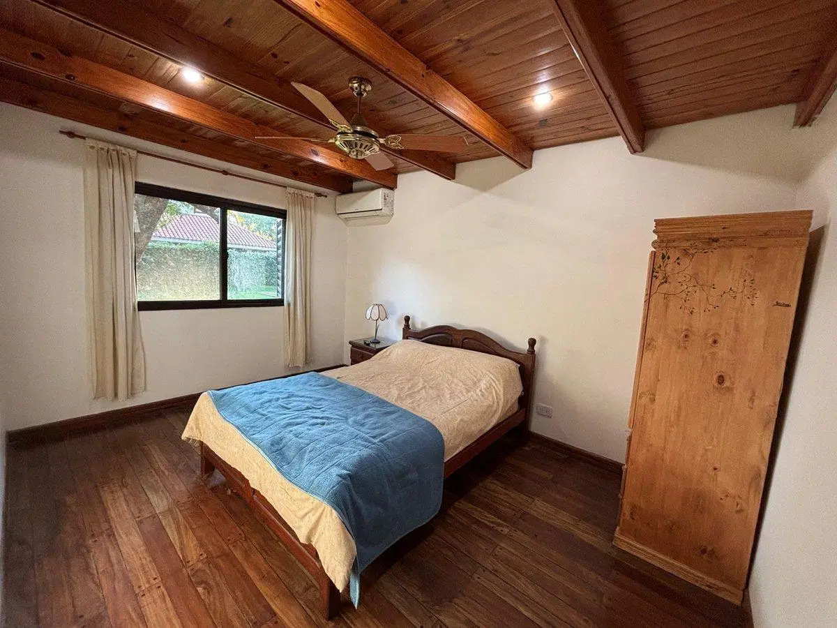 ALQUILER TEMP CASA EN FUNES 2 DORMITORIOS Y PILETA 2