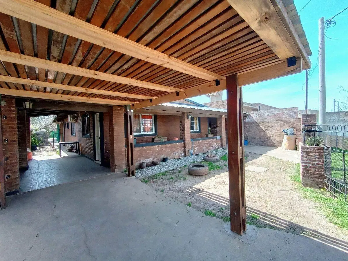VENTA O PERMUTA CASA 3 DORMI COCHERA PILETA ROLDAN 2