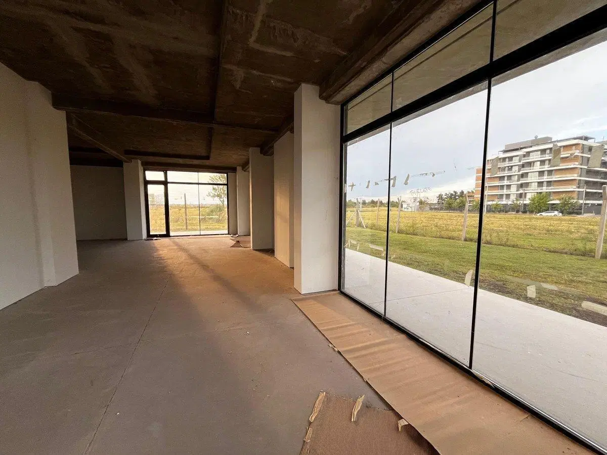 LOCAL EN ALQUILER EN PLAZA TIERRA NUEVA – 100 m² 3