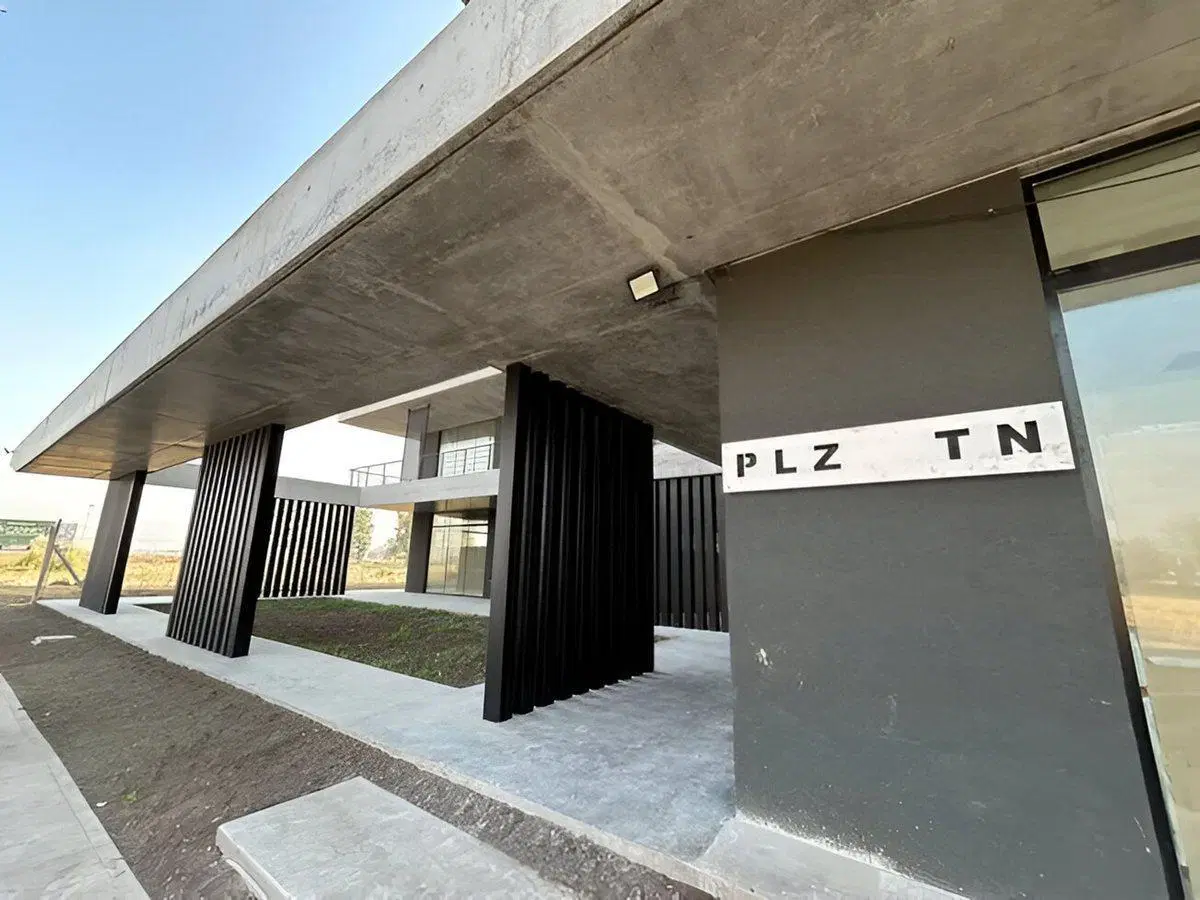 LOCAL EN ALQUILER EN PLAZA TIERRA NUEVA – 100 m² 5