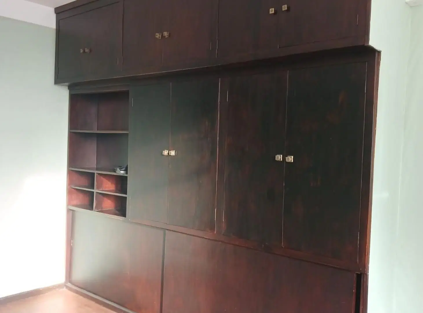 VENTA OFICINA EN MICROCENTRO EXCELENTE LUMINOSIDAD 2