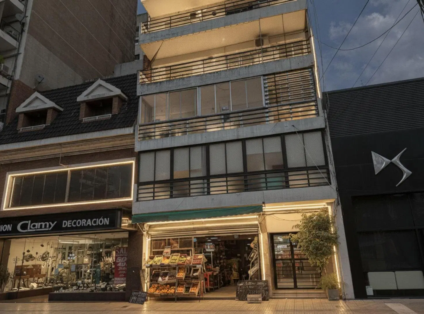 VENTA LOCAL AMPLIO EN PB AL FRENTE ZONA CENTRO 4