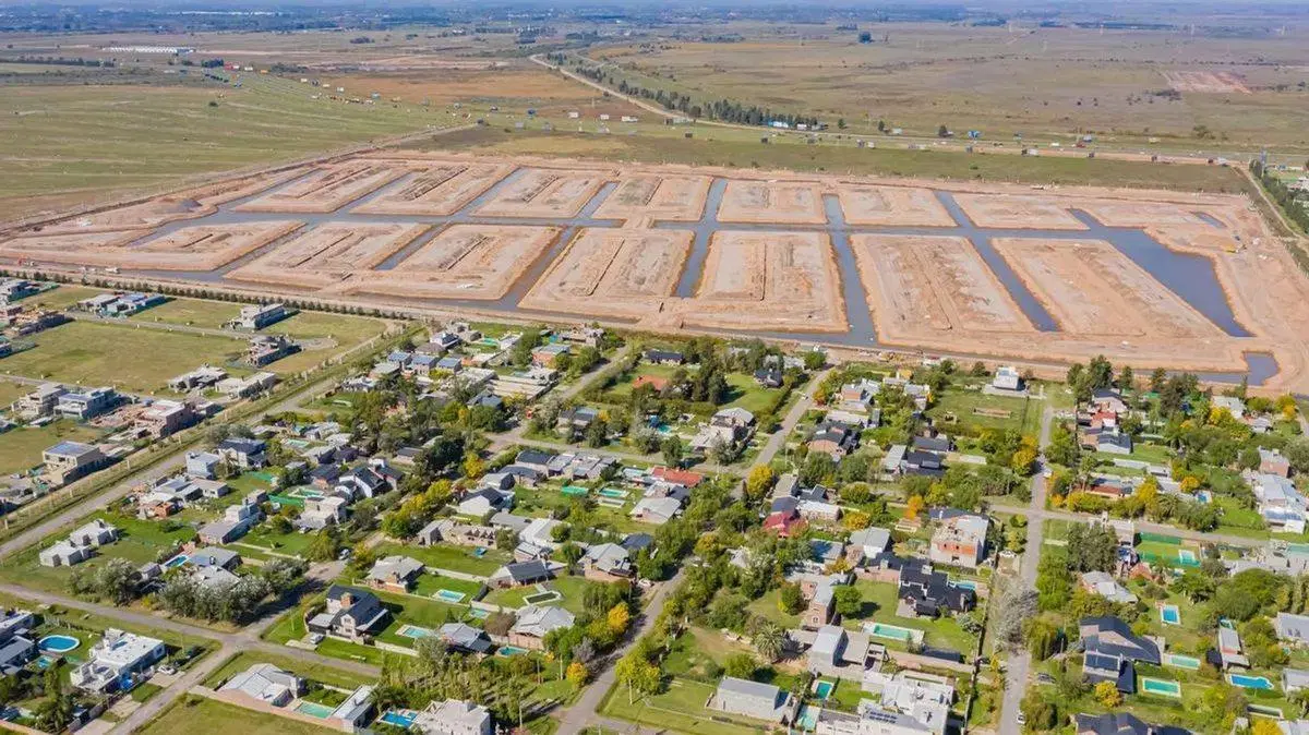 VENTA LOTE 504M2 FUNES LAKES 5