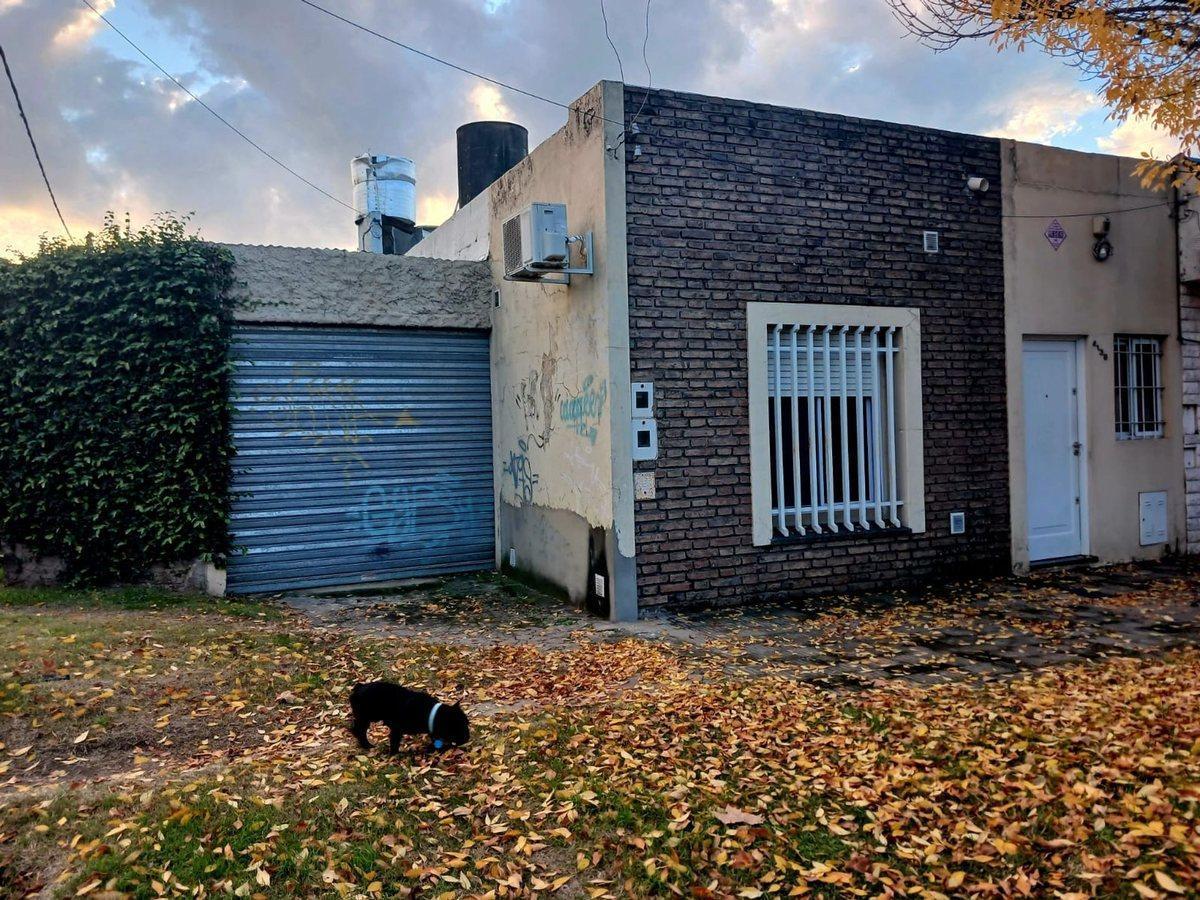 VENTA CASA 2 DOR. , JARDIN Y COCHERA EN ZONA SUR