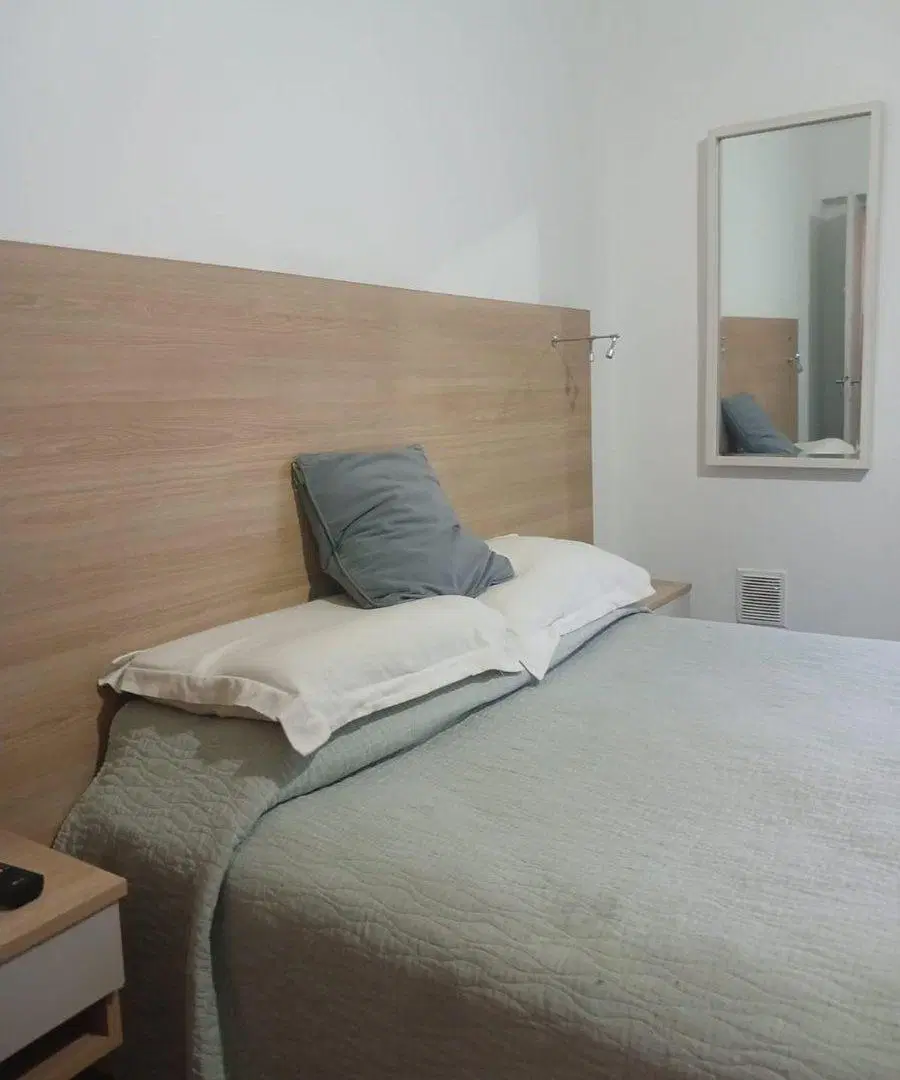 VENTA CASA 2 DOR. , JARDIN Y COCHERA EN  ZONA SUR 8