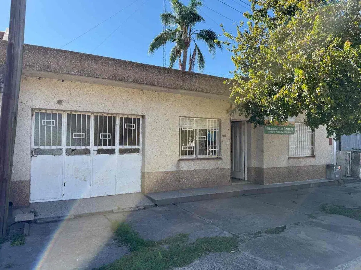 VENTA CASA 2 DORMITORIOS CON PATIO AREQUITO 2