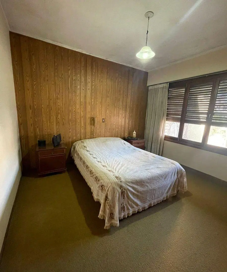 CASA 4 DORMITORIOS  JARDIN 2 COCHERAS TIRO SUIZO 5