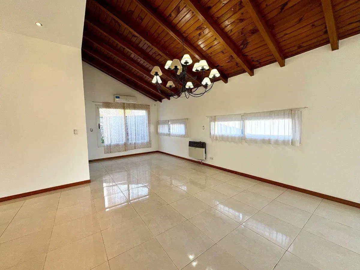 VENTA CASA EN FUNES 4 DORMITORIOS 920m² TERRENO 5