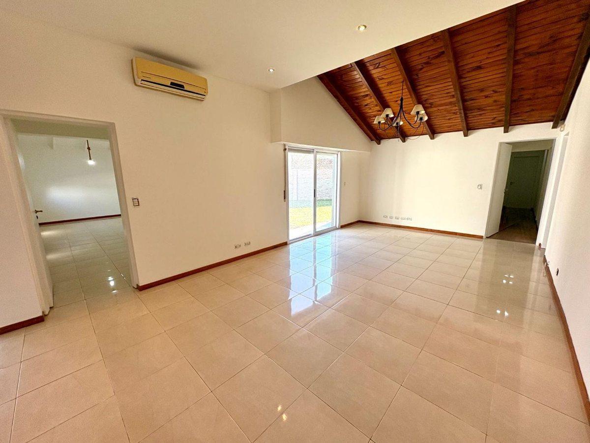 VENTA CASA EN FUNES 4 DORMITORIOS 920m² TERRENO