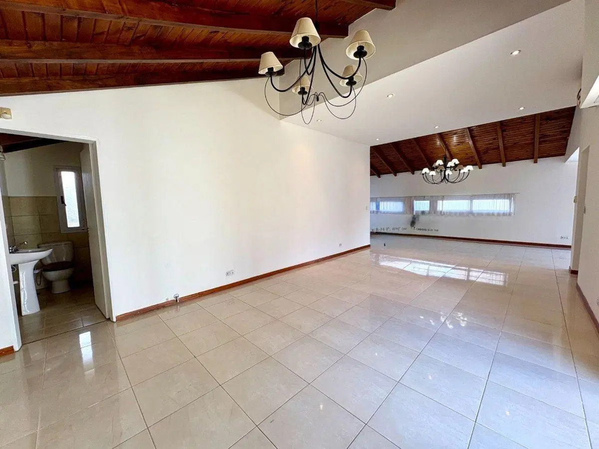 VENTA CASA EN FUNES 4 DORMITORIOS 920m² TERRENO 3